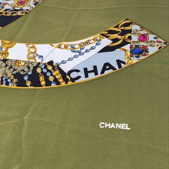 Chanel olive green Scarf - Picture 3 of 4